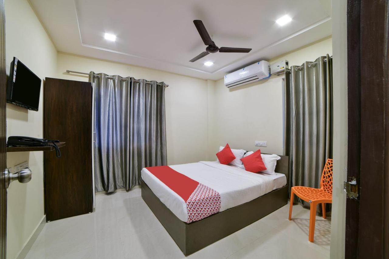 Oyo 16606 Iconic Living Hotell Hyderabad Exteriör bild