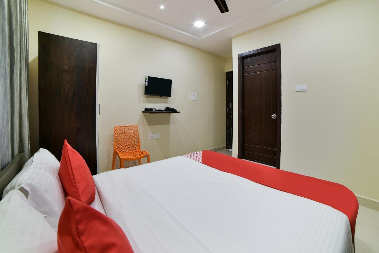 Oyo 16606 Iconic Living Hotell Hyderabad Exteriör bild