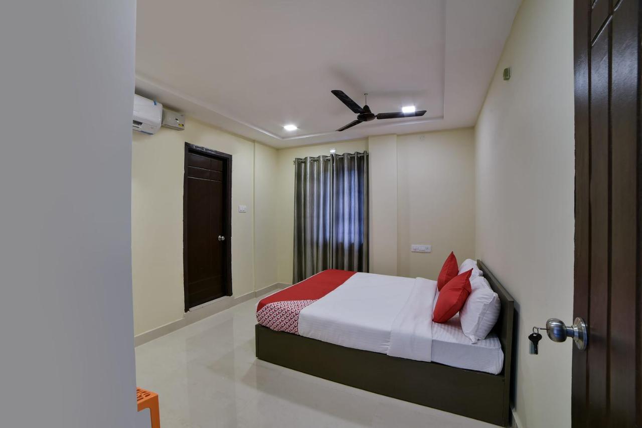 Oyo 16606 Iconic Living Hotell Hyderabad Exteriör bild