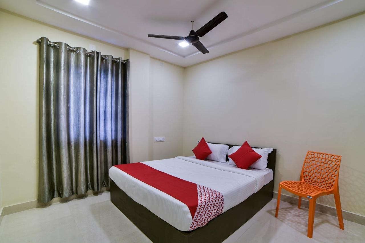 Oyo 16606 Iconic Living Hotell Hyderabad Exteriör bild