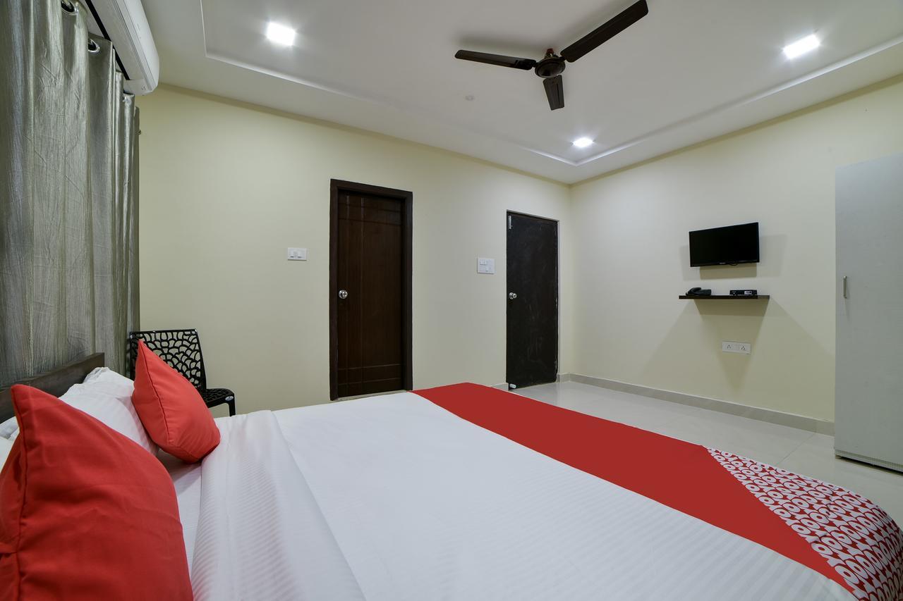 Oyo 16606 Iconic Living Hotell Hyderabad Exteriör bild