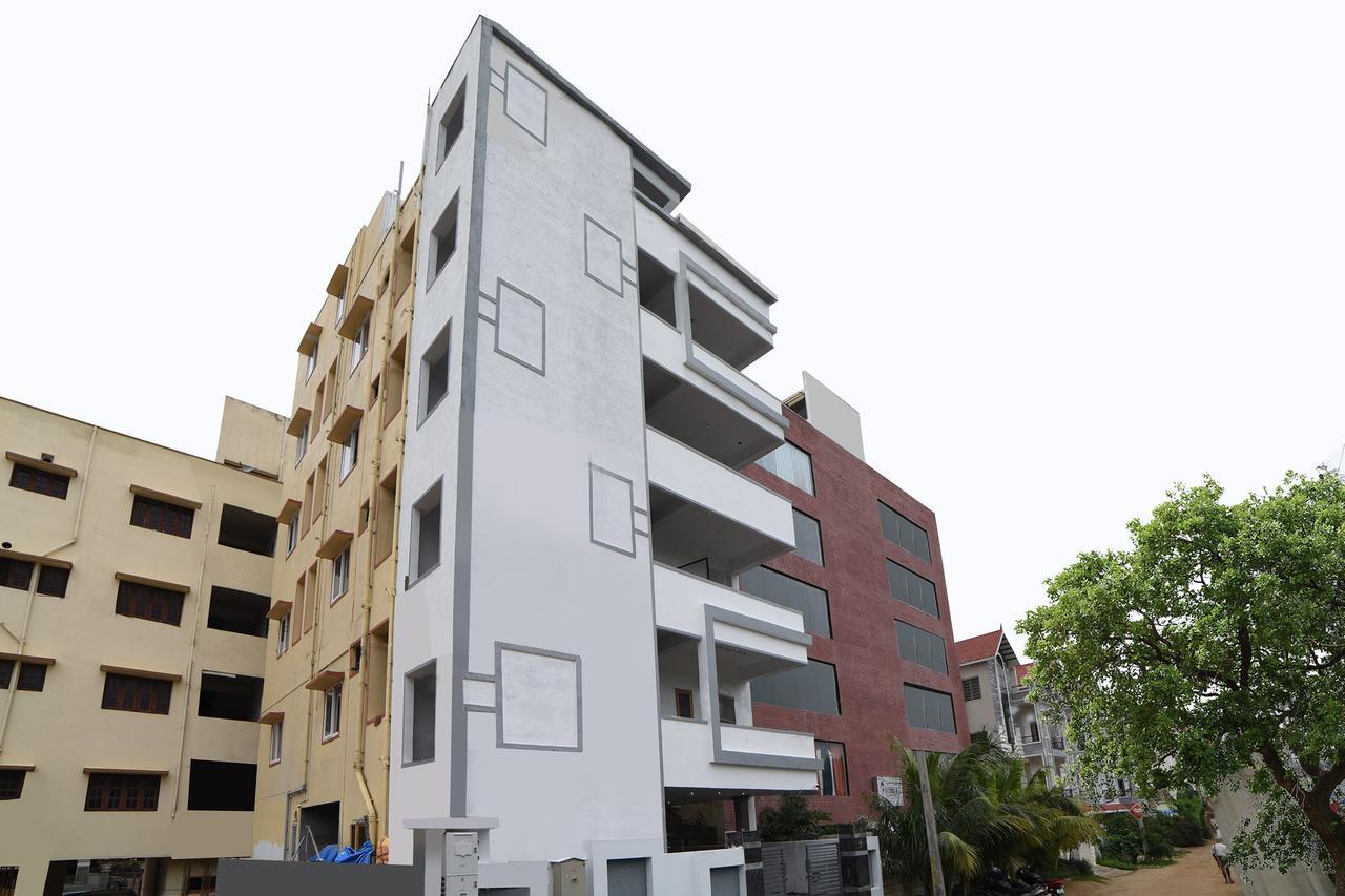 Oyo 16606 Iconic Living Hotell Hyderabad Exteriör bild