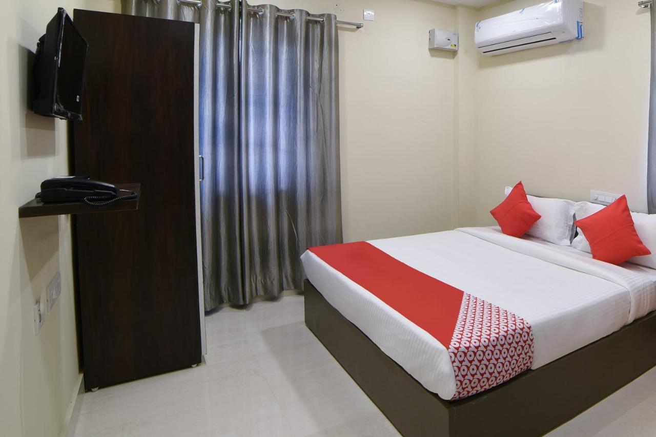 Oyo 16606 Iconic Living Hotell Hyderabad Exteriör bild