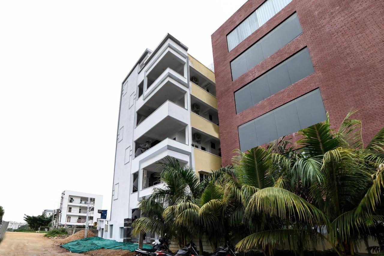 Oyo 16606 Iconic Living Hotell Hyderabad Exteriör bild