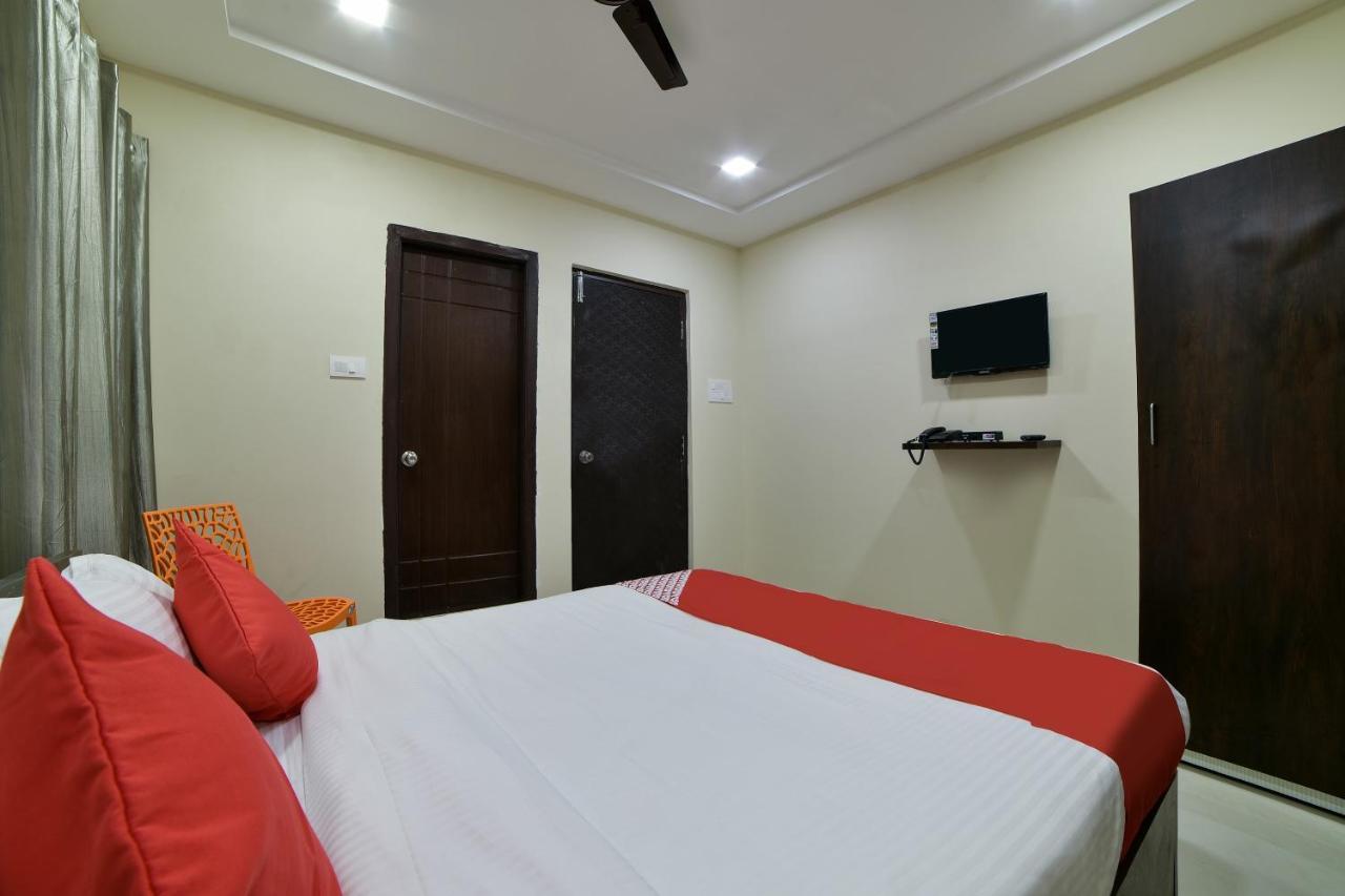 Oyo 16606 Iconic Living Hotell Hyderabad Exteriör bild