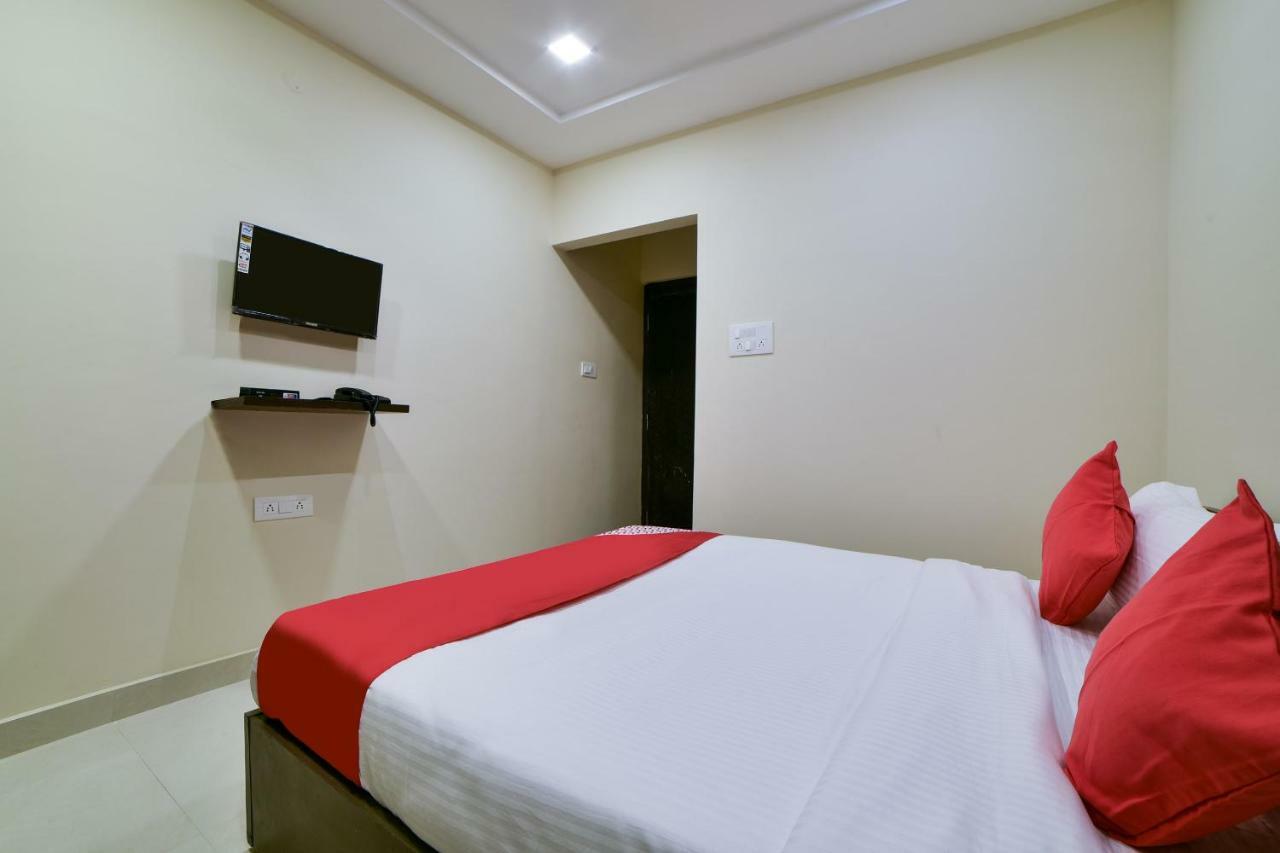 Oyo 16606 Iconic Living Hotell Hyderabad Exteriör bild