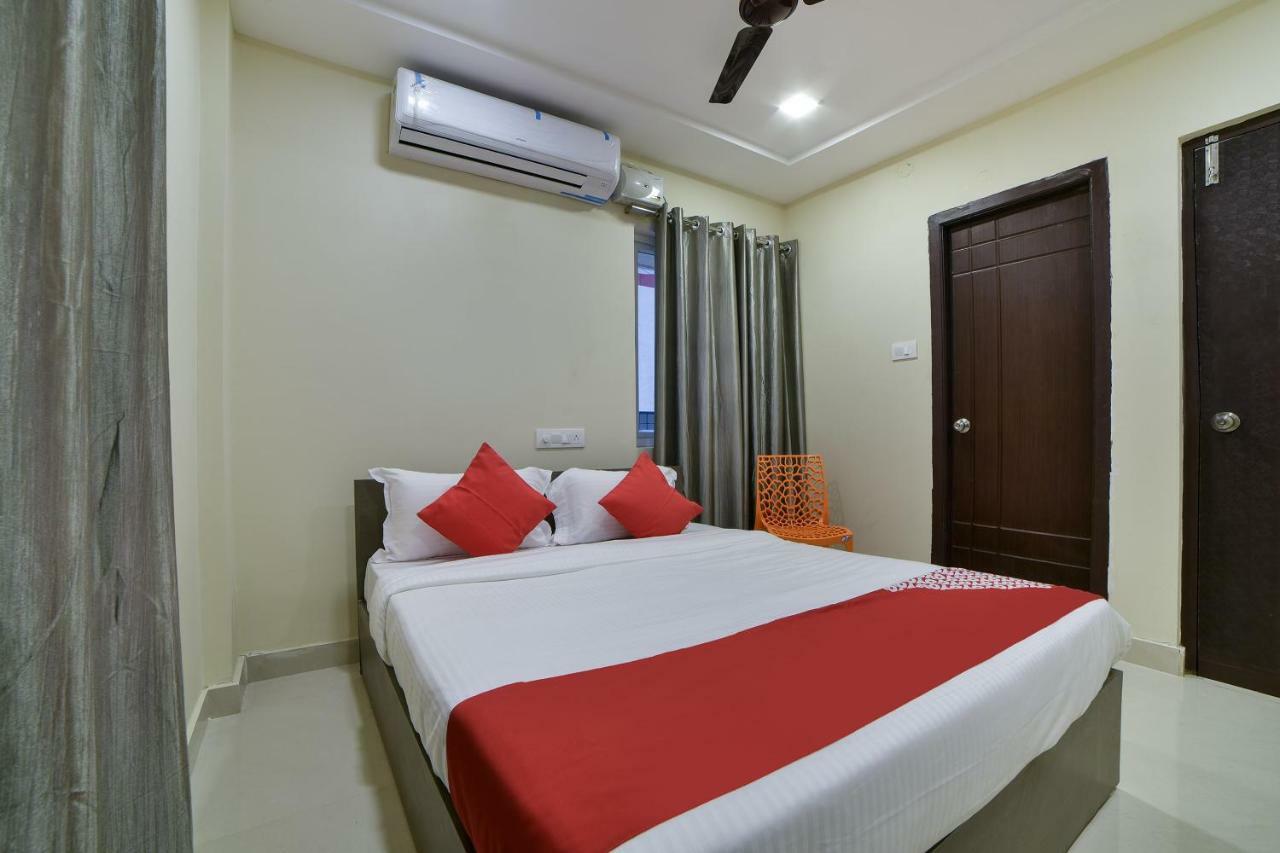 Oyo 16606 Iconic Living Hotell Hyderabad Exteriör bild