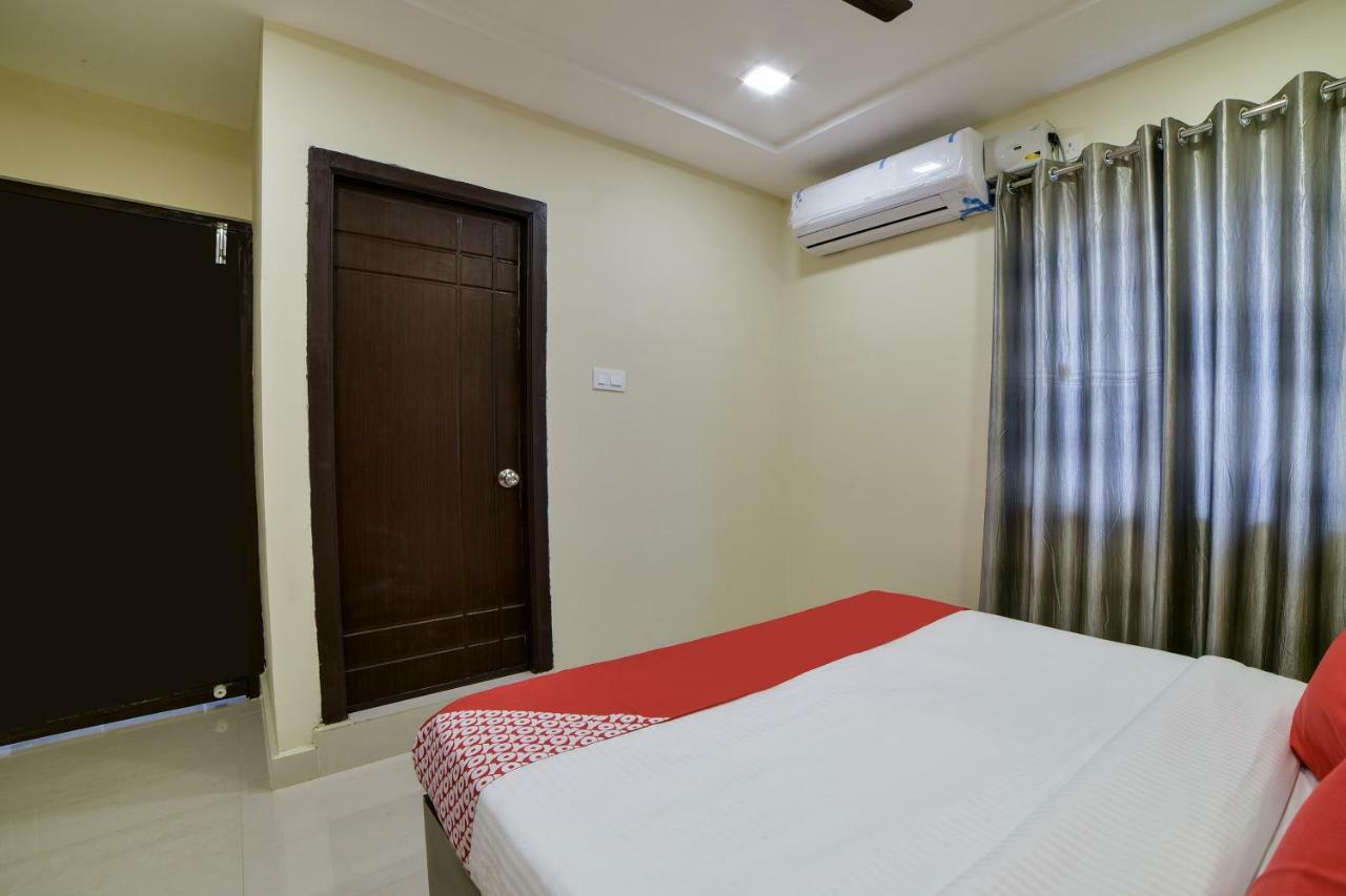 Oyo 16606 Iconic Living Hotell Hyderabad Exteriör bild