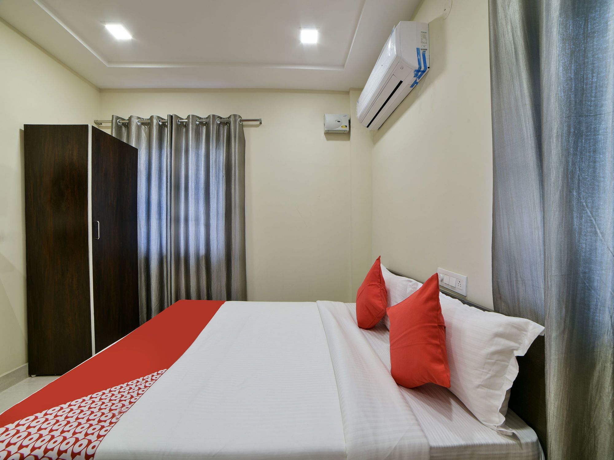 Oyo 16606 Iconic Living Hotell Hyderabad Exteriör bild