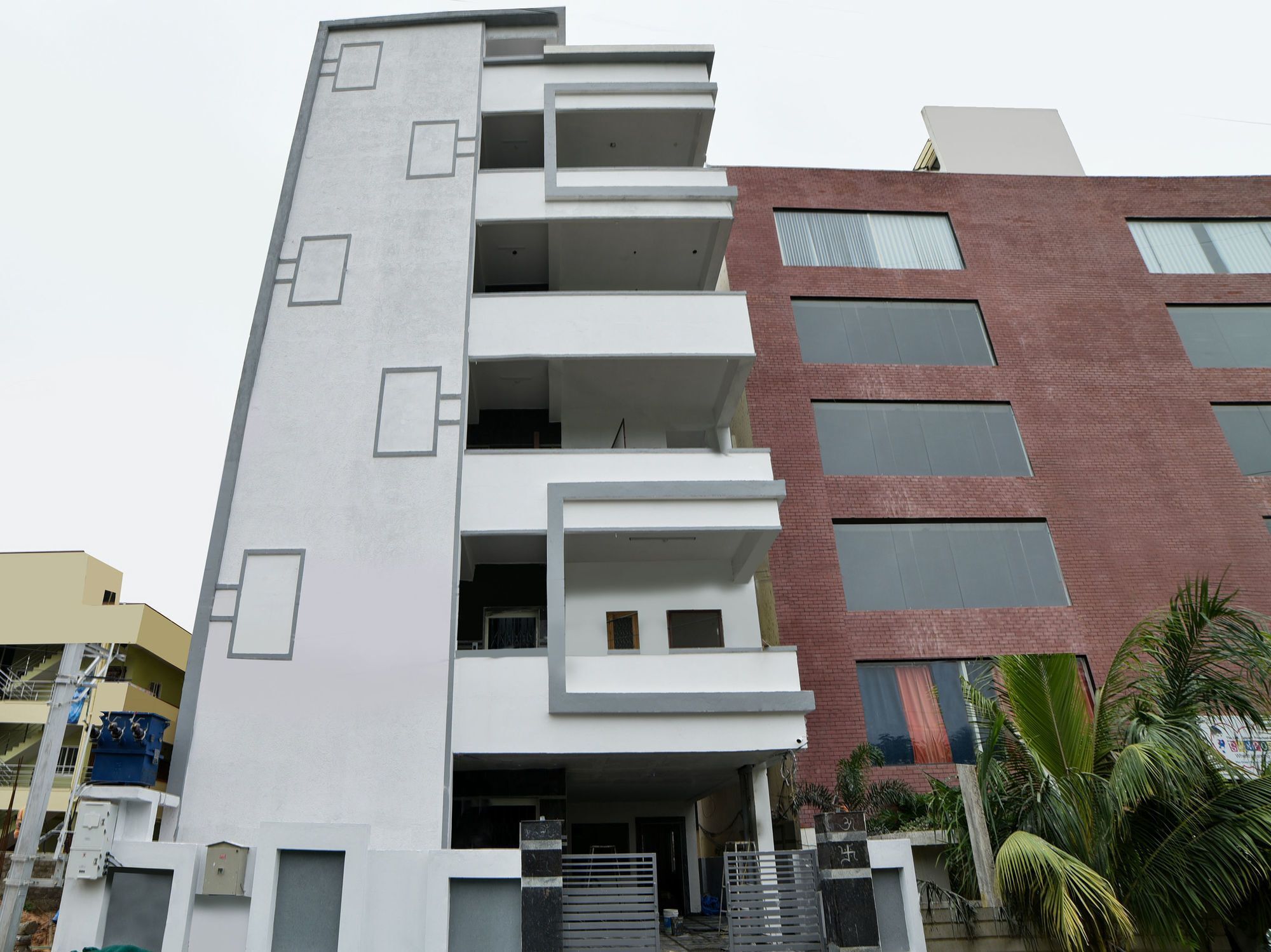 Oyo 16606 Iconic Living Hotell Hyderabad Exteriör bild